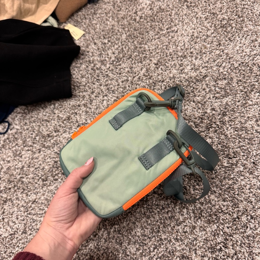 Lululemon Easy Access Crossbody Bag - Picture 4 of 5